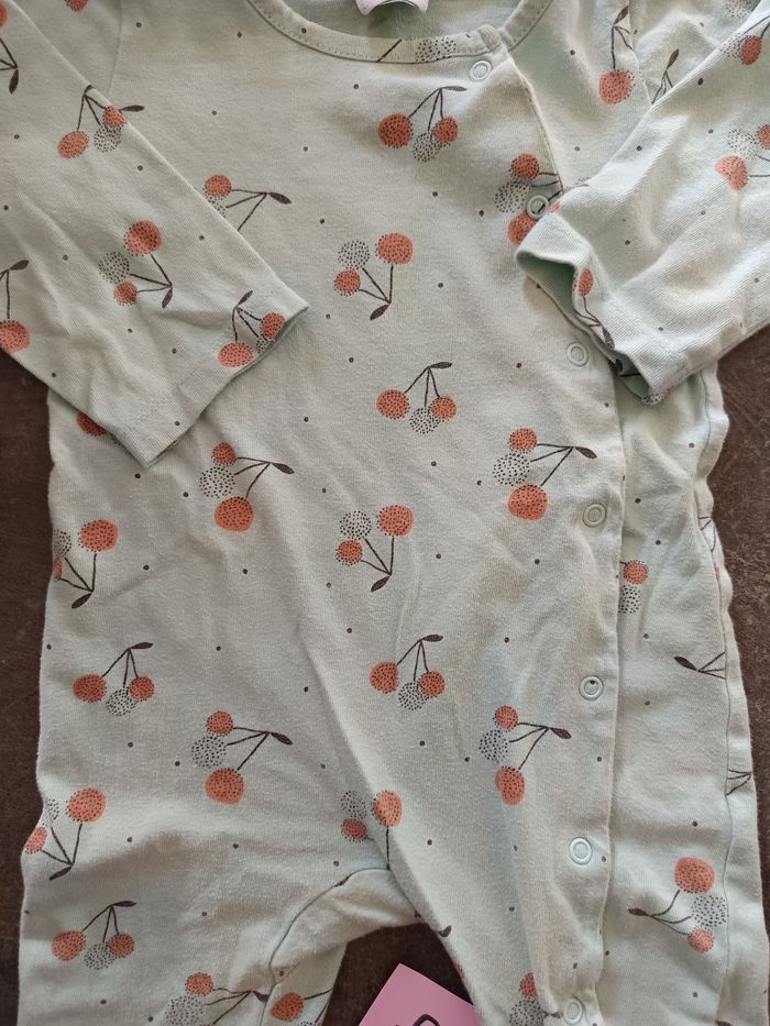 Pyjama cerises 12 mois - photo numéro 2