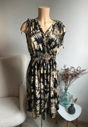 Robe taille magique couleur noir doré