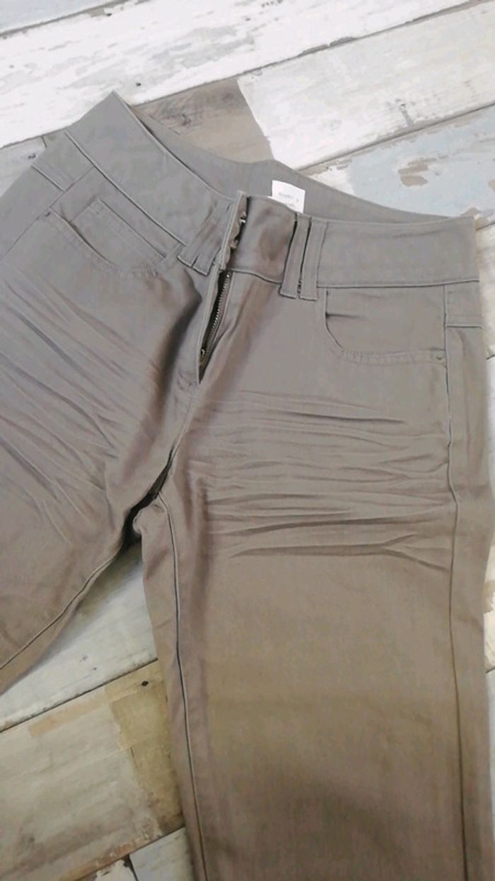 Pantalon gris clair - photo numéro 3