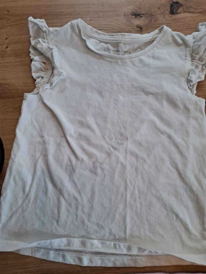 2 T-shirt  Primark 110cm - photo numéro 3