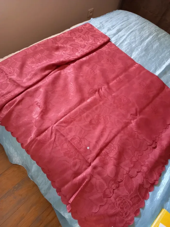 9€, Grande Nappe et 6 serviettes