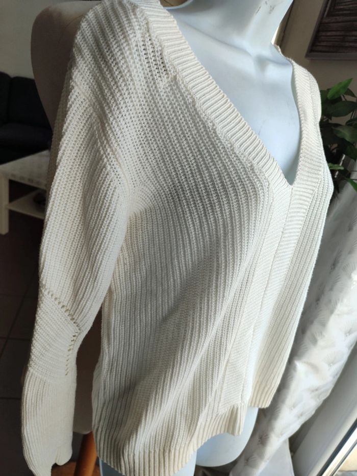 Joli pull col V - photo numéro 2