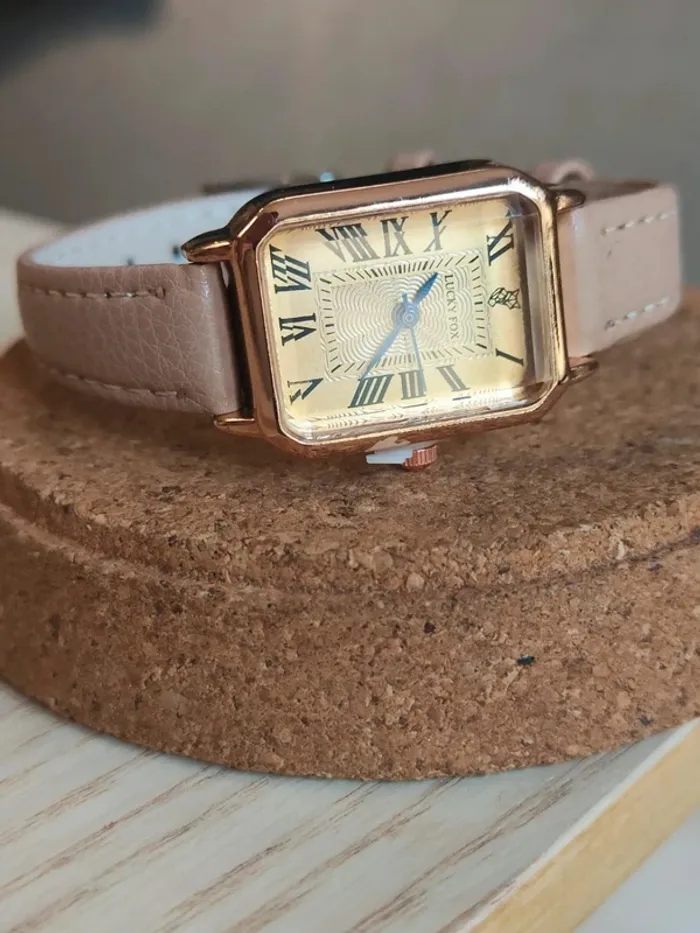 Montre beige rectangulaire, style vintage rétro - photo numéro 2