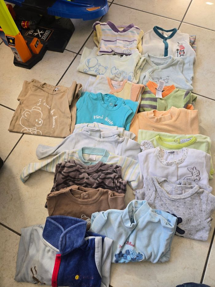 Lot de vêtements bebe 1 mois - photo numéro 4