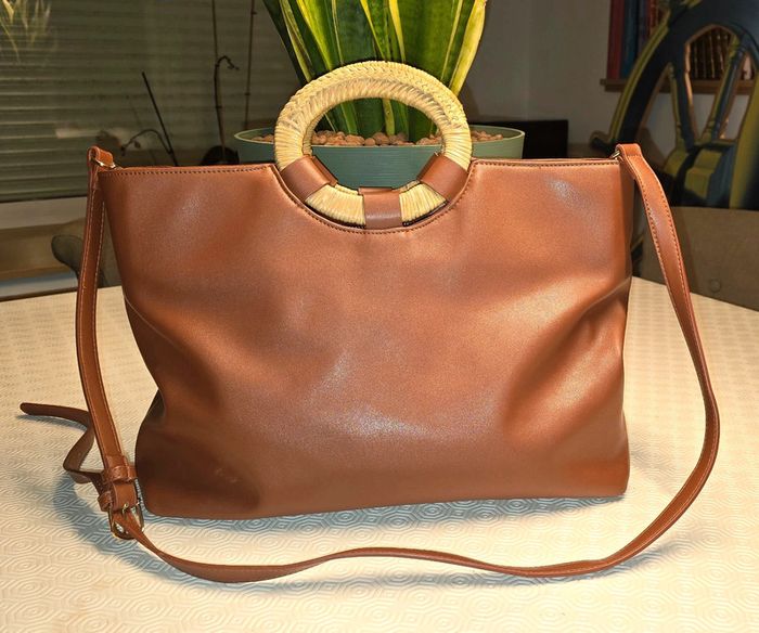 Sac à main marron camel poignées en osier style vintage pop