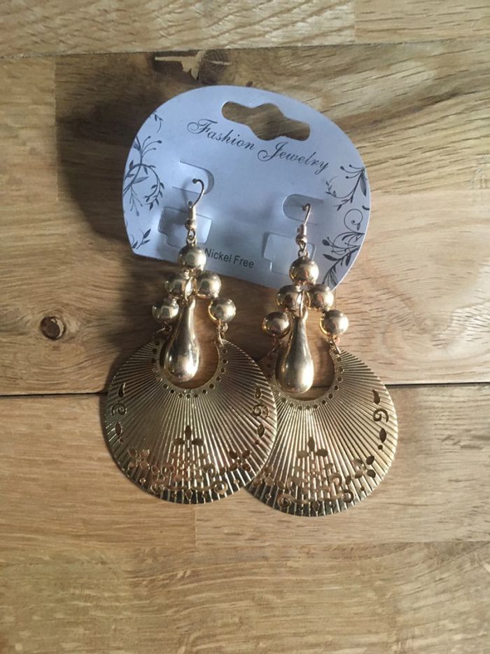 Boucles d’oreilles fantaisie dorées neuves