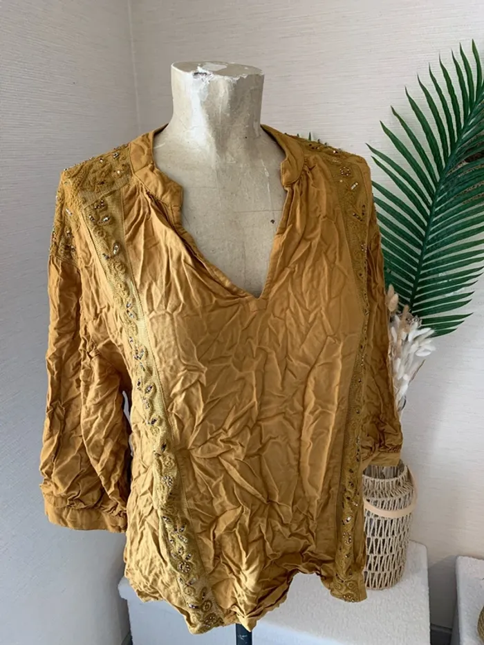 Jolie blouse avec dentelle femme