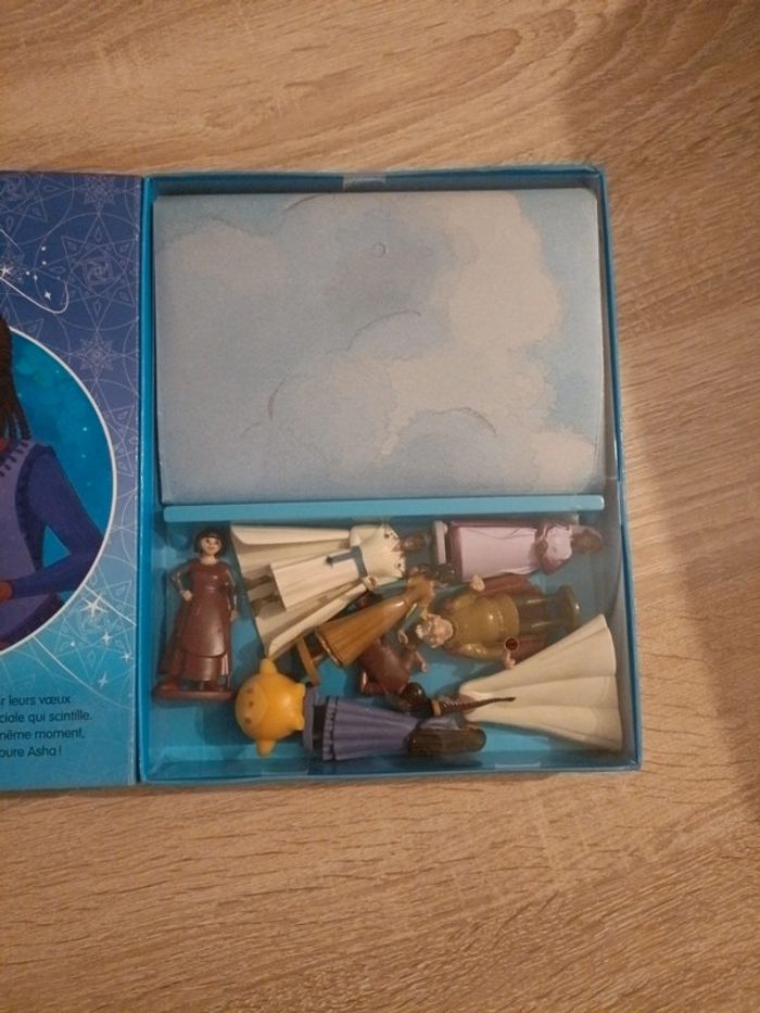 Livre wish avec personnage et poster NEUF - photo numéro 3