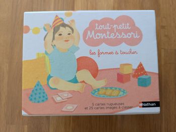 Les formes à toucher, tout petit Montessori, Nathan