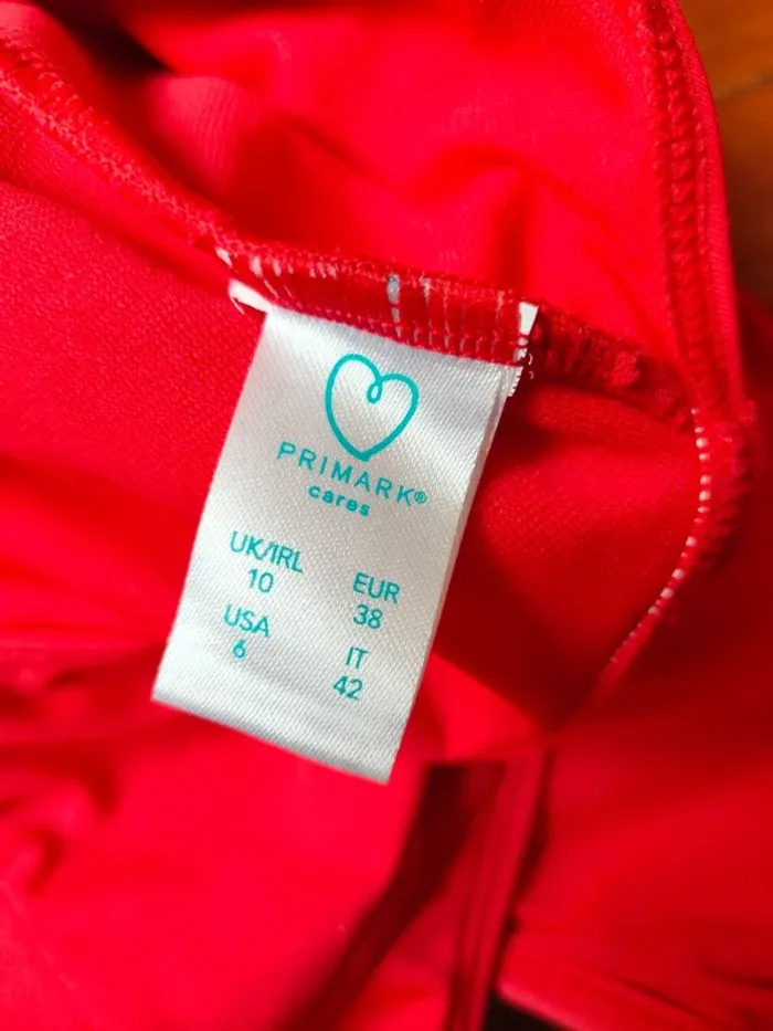 Maillot de bain rouge avec anneau - photo numéro 4