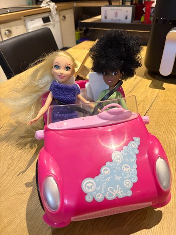 Barbie et sa voiture