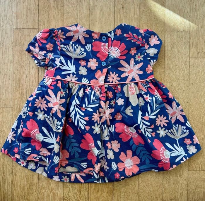 Robe fleurie taille 3 mois - très bon état - photo numéro 3