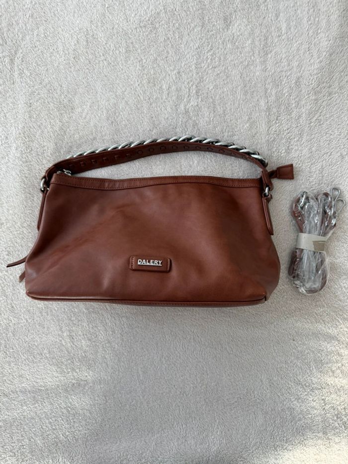 Petit sac à main bandoulière classe élégant en similicuir marron avec lanières