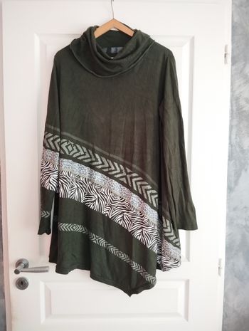 * Pull léger à col roulé vert et blanc T50-52 BPC collection