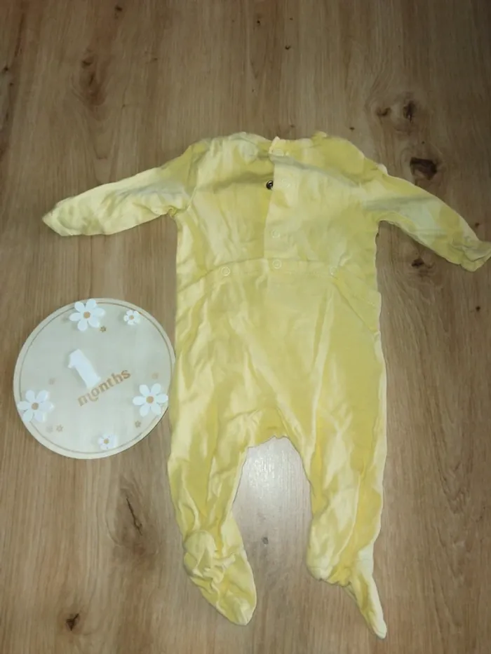 2 pyjamas  léger 1 mois - photo numéro 4