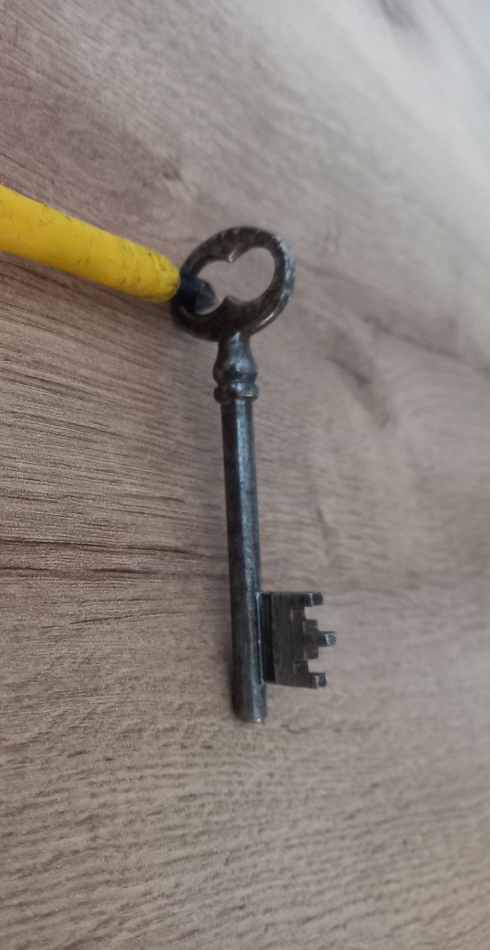 Clé ancienne en métal " 9 cm " - photo numéro 3