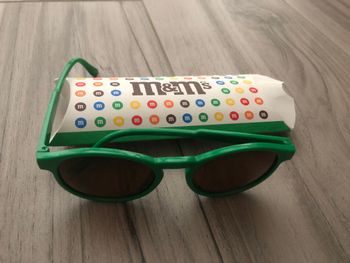Lunettes de soleil, M&M's