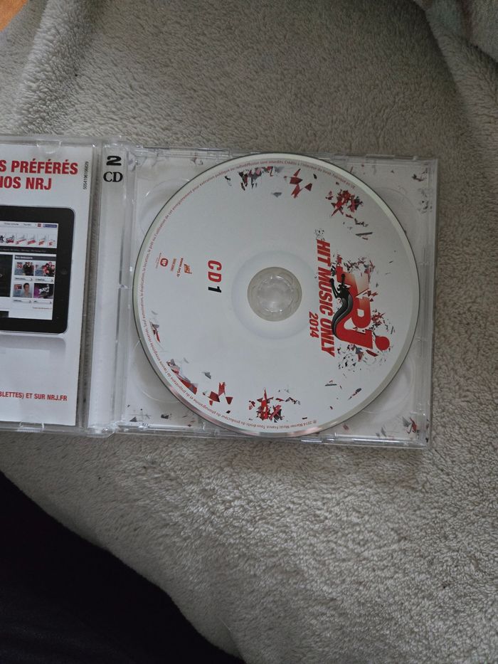 CD hit music only 2014 - photo numéro 3