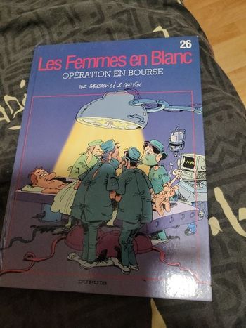 Les femles en blanc opération en bourse