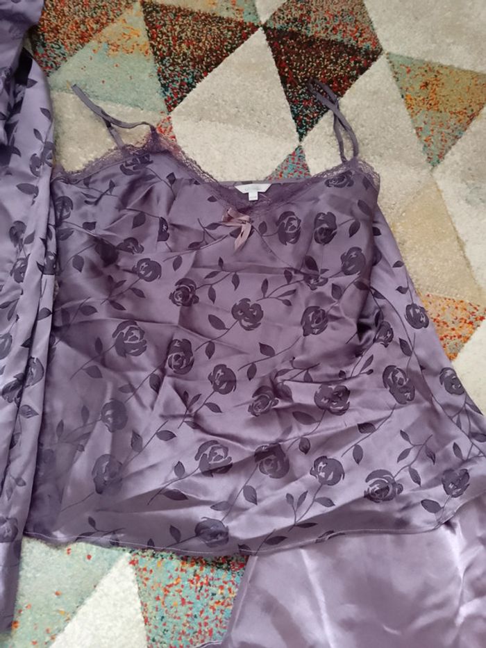 Ensemble nuit 3 pièces en satin violet taille 44 / 46 - photo numéro 2