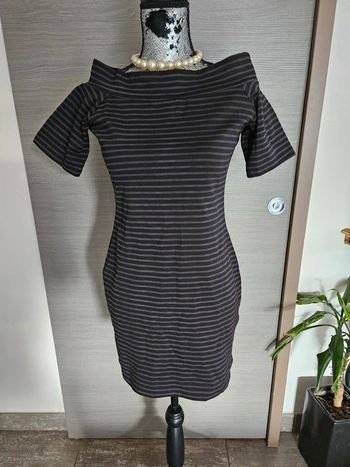 Robe noir moulante