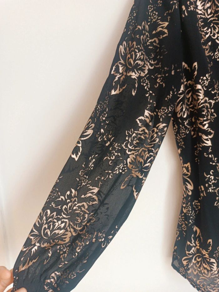 Chemisier blouse cache coeur noir à motif floral doré Majolica Taille S En très bon état - photo numéro 3