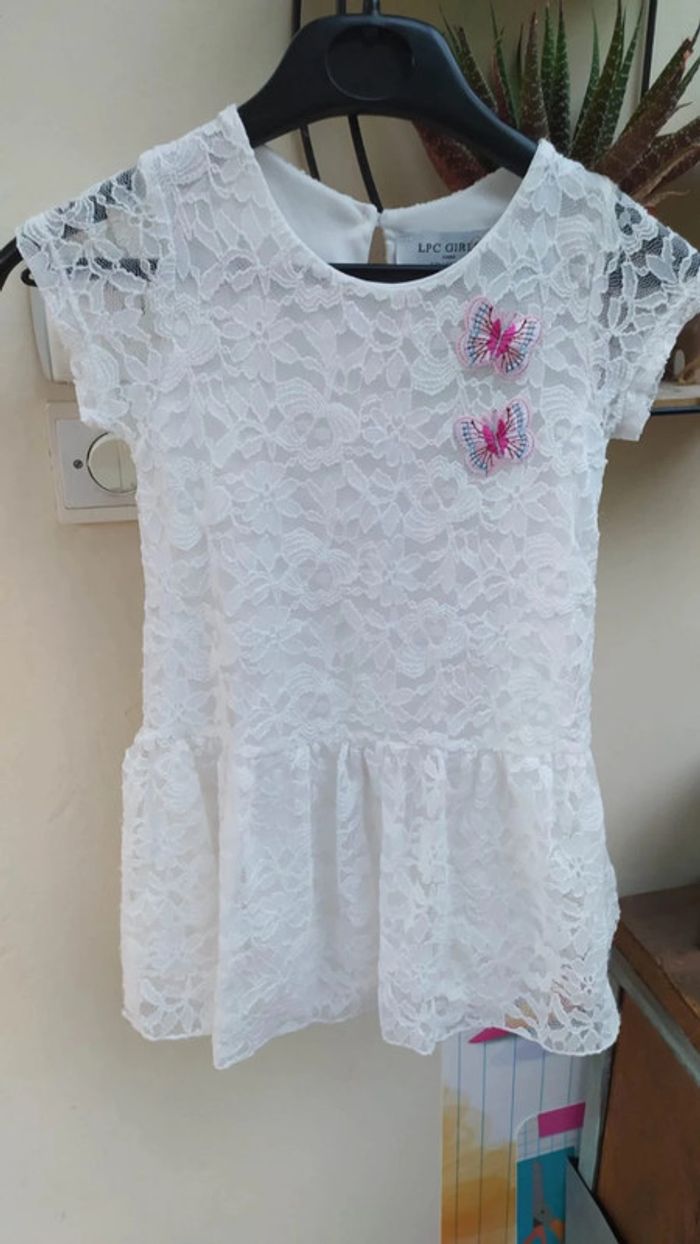 Robe crème avec dentelle 4 ans