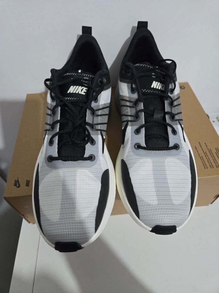Nike lunar roam Taille 45 neuves blanc noir - photo numéro 3