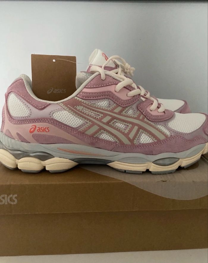 ASICS Gel rose & blanche – Taille 44 – Neuve sans étiquette