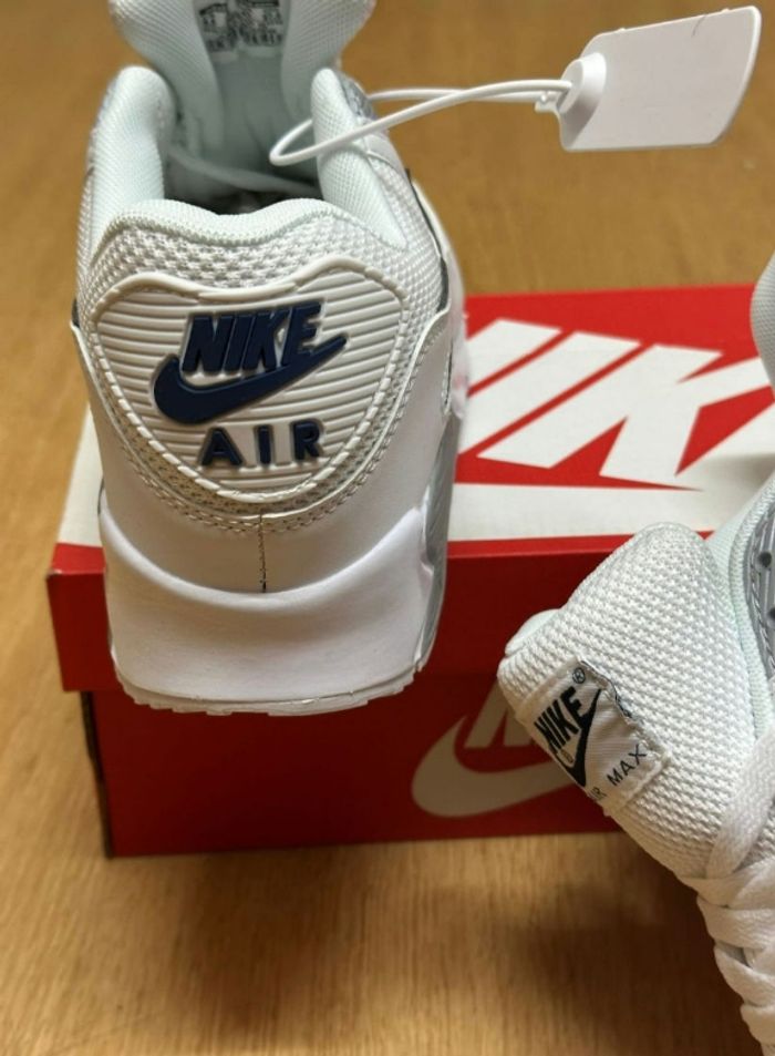 Nike Air Max neuve jamais portée taille 43 l'envoi rapide - photo numéro 4