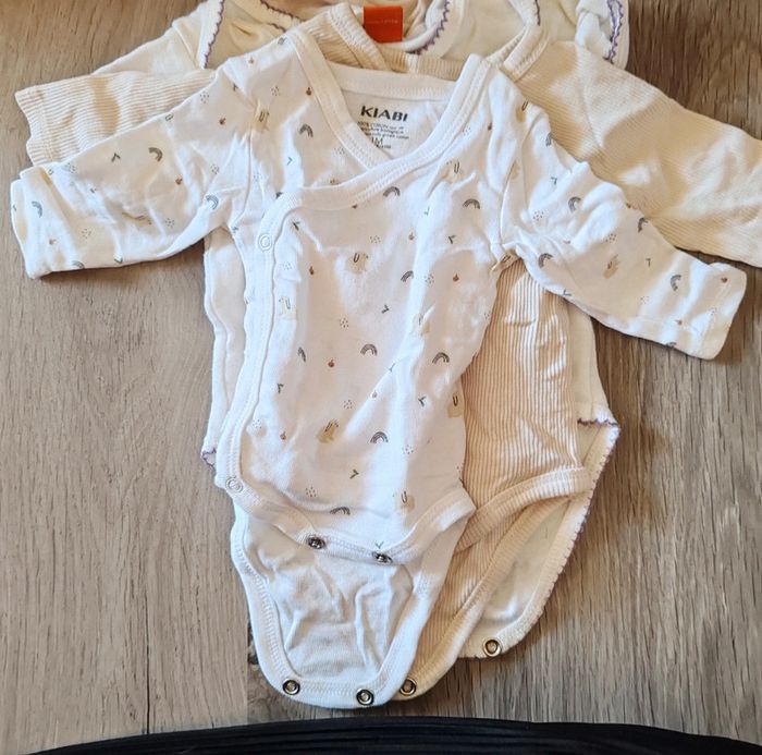 Lot de 4 bodies divers - taille 1M - photo numéro 5