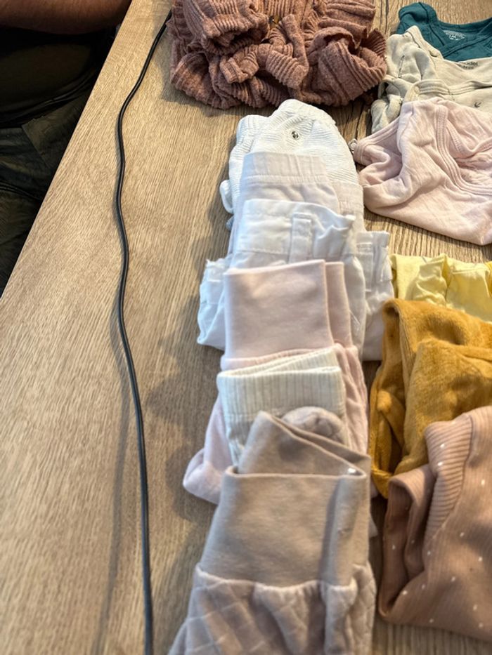 Lot vêtement 26 pièces fille 1 mois - photo numéro 2