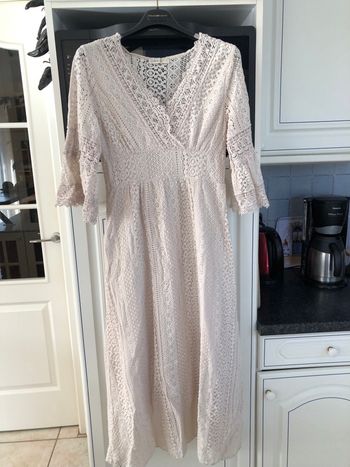 Robe longue bohème chic en dentelle beige clair