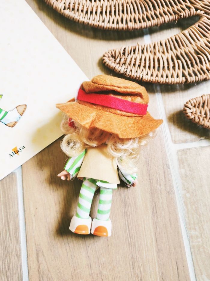 🍓Poupée Charlotte aux fraises n°25 T.n. Honey avec son livret fascicule collection Altaya - photo numéro 3