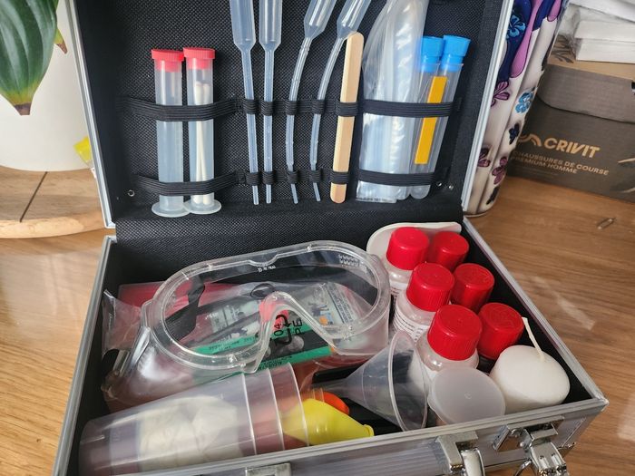 Lot microscope et kits chimie - photo numéro 9