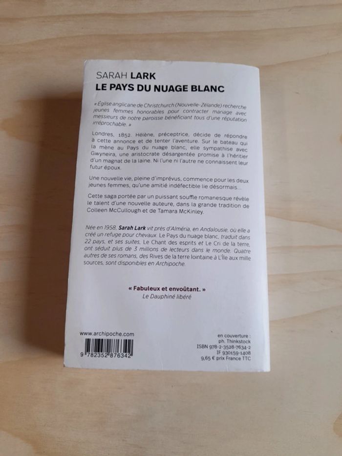 Le pays du nuage blanc - Livre de Sarah Lark - photo numéro 2