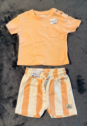 Ensemble tee-shirt manche courte avec un short