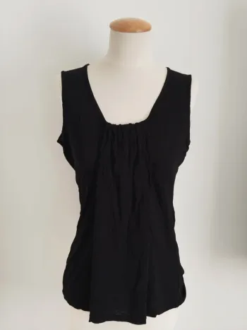Joli haut noir Kiabi taille 42-44
