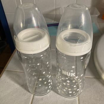 Lot de 2 biberons en verre