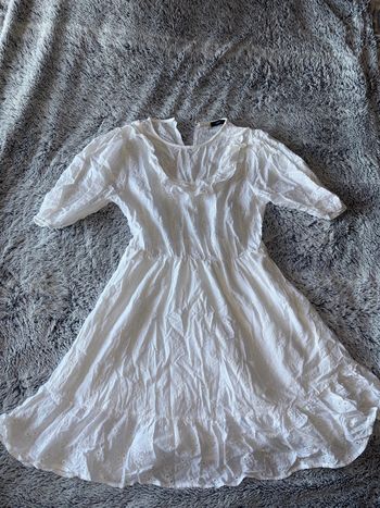 Robe colerette dentelle