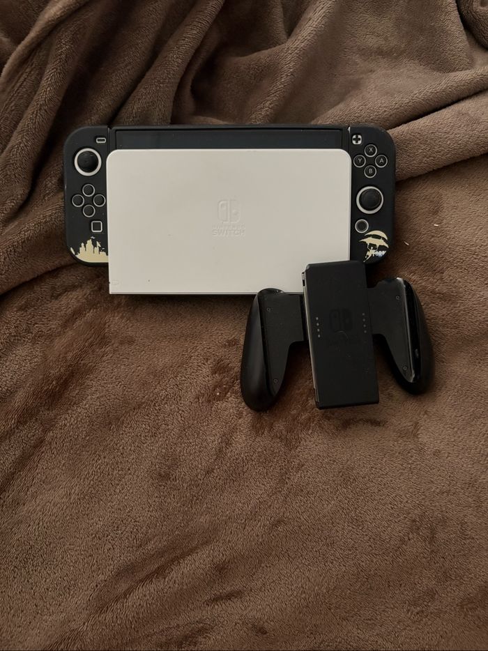 Console Nintendo Switch Oled en très bon état. - photo numéro 2
