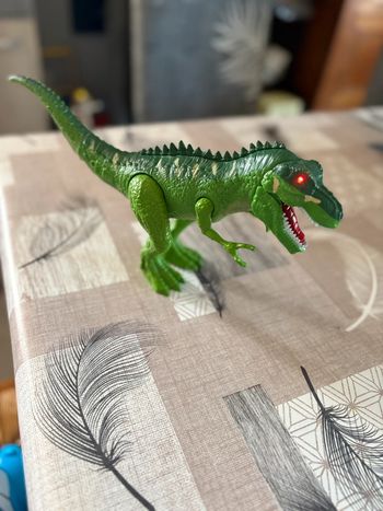 Jouet dinosaure lumineux et sonore