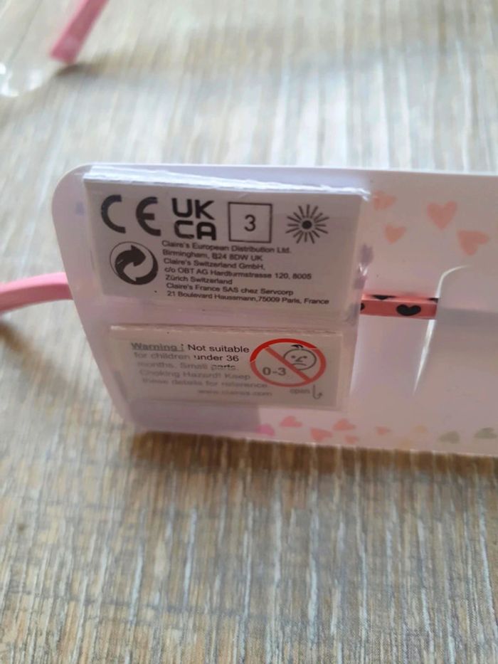 Lunettes de soleil enfant coeur
indice 3
neuf Claire's - photo numéro 5