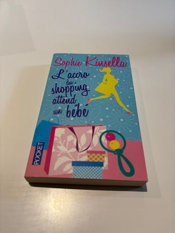 Livre « l’accro du shopping attend un bébé » de Sophie Kinsella édition Pocket