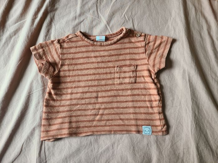 Joli t-shirt à rayures taille 12 mois