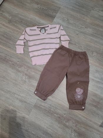 Pull rayé rose et pantalon