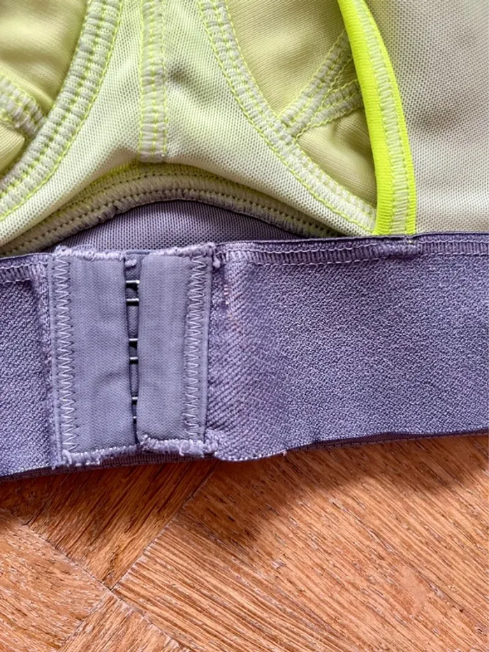Brassière jaune fluo - photo numéro 3