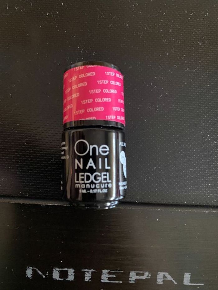 Vernis à ongles semi-permanent