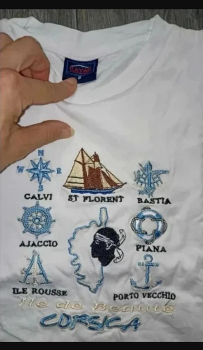 t-shirt manches courtes corse 8 ans / 128 cm Très bon état Rayar - photo numéro 2