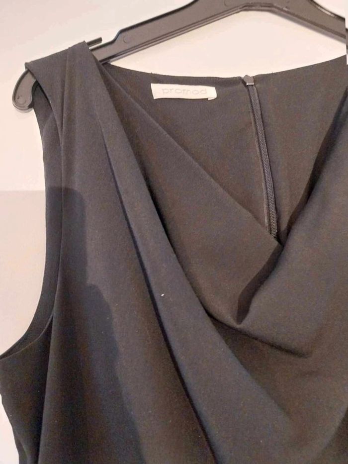Robe fluide noire avec froufrou sur  le  bas  T 40 - photo numéro 3